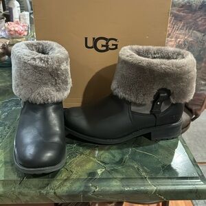 Ugg Black Leather and Grey Sheepskin Ankle Boots New in original box Size 10